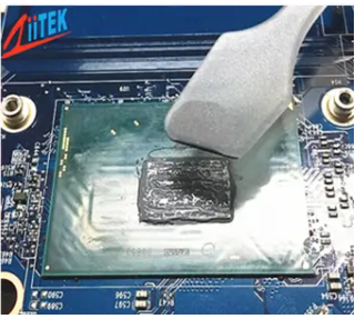 導(dǎo)熱硅脂涂顯卡